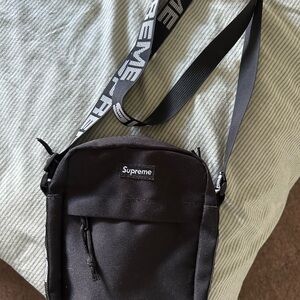 SUPREME ss18 shoulder bag black/white